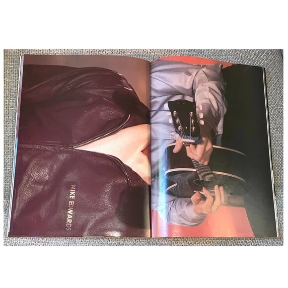 Elvis ~ The King Lives On! Special Souvenir Issue (1987) w/ Posters - Picture 4 of 8